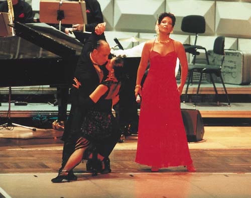 "Symphonic Tango Night" - Klick schließt die vergrößerte Darstellung